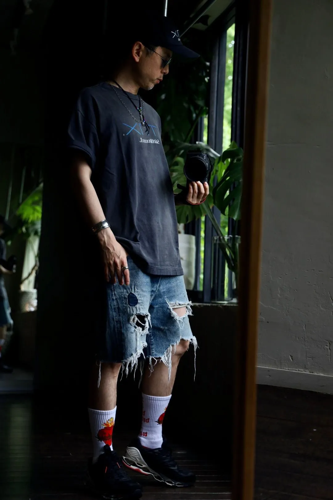 SAINT Mxxxxxx SM6 TEE/BLK latest model SM6 basic LOGO printed TEE, washed black S-XL, garment dyeing, heavy washing to make old, hanging holes, highly restored original printing, correct with anti-counterfeiting angel mark